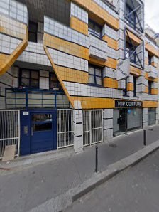 La façade de la rue Bourgon, bandes ocre et blanches, enseigne Top Coiffure